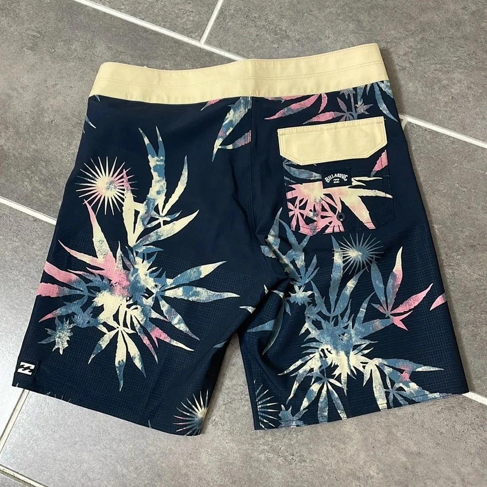 Billabong Sundays Airlite Boardshorts size 28‎